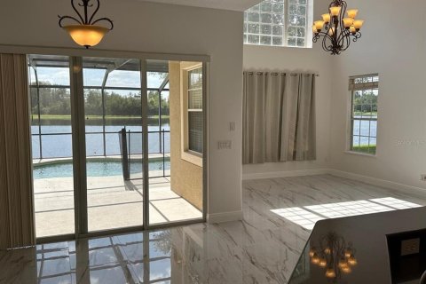 House in Orlando, Florida 5 bedrooms, 270.72 sq.m. № 2219439 - photo 4