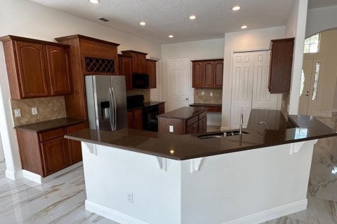 House in Orlando, Florida 5 bedrooms, 270.72 sq.m. № 2219439 - photo 2
