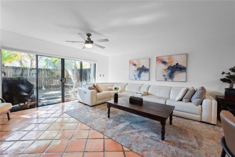 Condominio en venta en Miami, Florida, 2 dormitorios, 132.85 m2 № 1986231 - foto 2