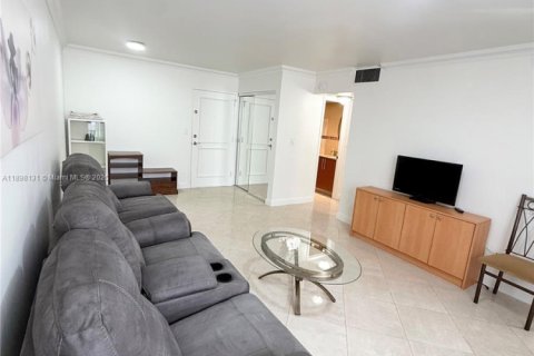 Condo in Sunny Isles Beach, Florida, 1 bedroom  № 2035342 - photo 4