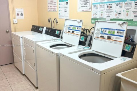 Condo in Sunny Isles Beach, Florida, 1 bedroom  № 2035342 - photo 14