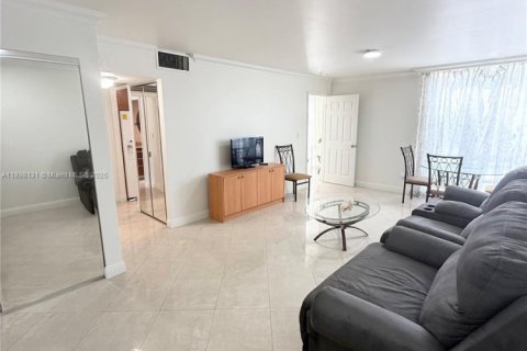 Condo in Sunny Isles Beach, Florida, 1 bedroom  № 2035342