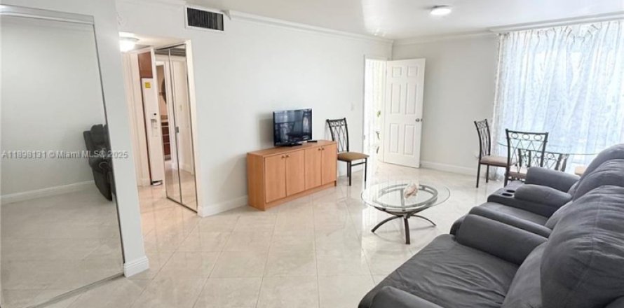 Condo in Sunny Isles Beach, Florida, 1 bedroom  № 2035342