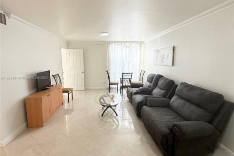 Condo in Sunny Isles Beach, Florida, 1 bedroom  № 2035342 - photo 2