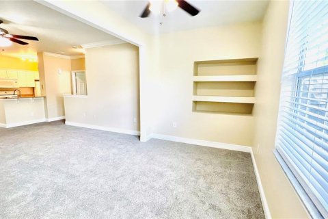 Condo in Winter Garden, Florida, 2 bedrooms № 2391231 - photo 10