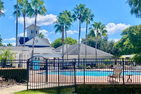 Condo in Winter Garden, Florida, 2 bedrooms № 2391231 - photo 2