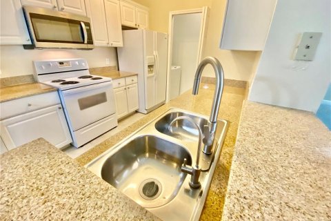 Condo in Winter Garden, Florida, 2 bedrooms № 2391231 - photo 18