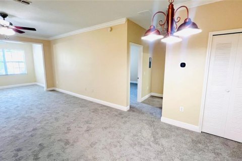 Condo in Winter Garden, Florida, 2 bedrooms № 2391231 - photo 7