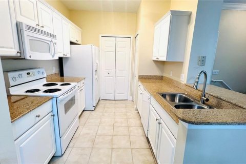 Condo in Winter Garden, Florida, 2 bedrooms № 2391231 - photo 17