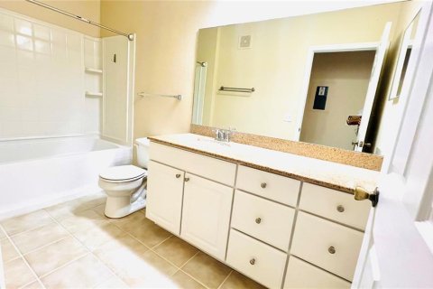 Condo in Winter Garden, Florida, 2 bedrooms № 2391231 - photo 13