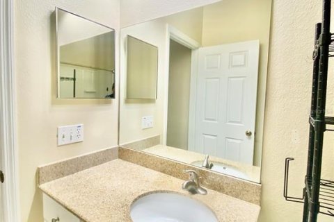 Condo in Winter Garden, Florida, 2 bedrooms № 2391231 - photo 16