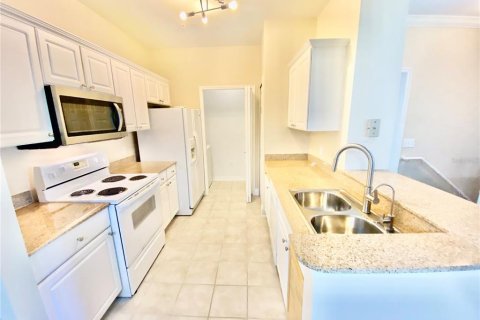 Condo in Winter Garden, Florida, 2 bedrooms № 2391231 - photo 19