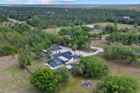 House in Punta Gorda, Florida 3 bedrooms, 202.62 sq.m. № 1846921 - photo 1