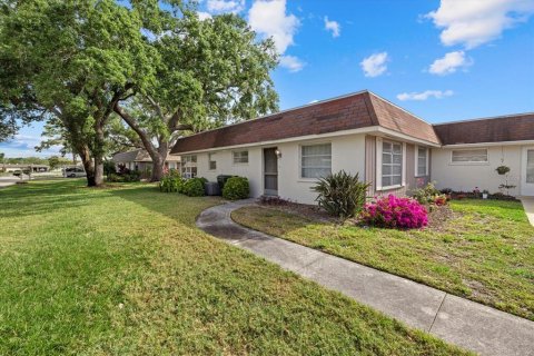 Casa en venta en Sarasota, Florida, 2 dormitorios, 92.16 m2 № 1720883 - foto 2