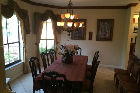 Купить виллу или дом в Мирамар, Флорида 5 спален, 399.02м2, № 2041589 - фото 24