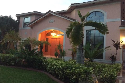 Купить виллу или дом в Мирамар, Флорида 5 спален, 399.02м2, № 2041589 - фото 2