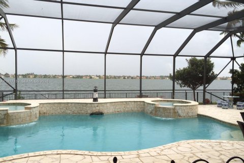 Купить виллу или дом в Мирамар, Флорида 5 спален, 399.02м2, № 2041589 - фото 7