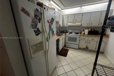 Condo in North Lauderdale, Florida, 2 bedrooms  № 1952910 - photo 19