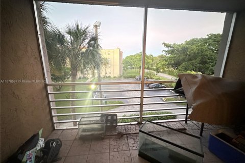 Condo in North Lauderdale, Florida, 2 bedrooms  № 1952910 - photo 13