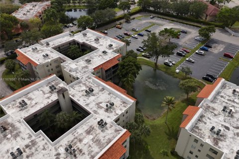 Condo in North Lauderdale, Florida, 2 bedrooms  № 1952910 - photo 6