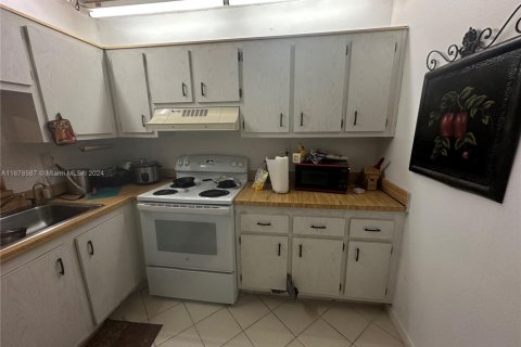 Condo in North Lauderdale, Florida, 2 bedrooms  № 1952910 - photo 18
