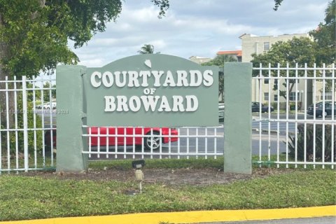 Condo in North Lauderdale, Florida, 2 bedrooms  № 1952910 - photo 22