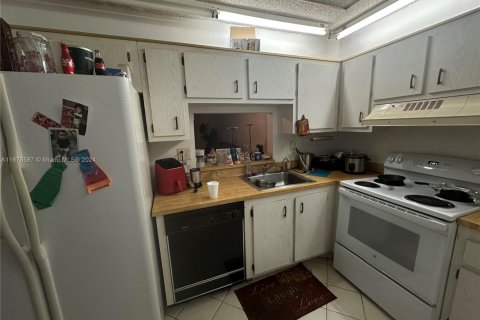 Condo in North Lauderdale, Florida, 2 bedrooms  № 1952910 - photo 17