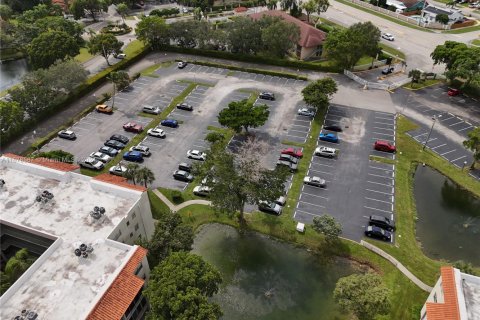 Condo in North Lauderdale, Florida, 2 bedrooms  № 1952910 - photo 7