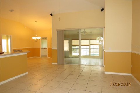 House in Tampa, Florida 4 bedrooms, 244.61 sq.m. № 2217452 - photo 3