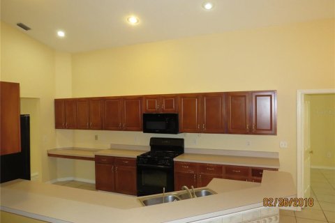House in Tampa, Florida 4 bedrooms, 244.61 sq.m. № 2217452 - photo 9