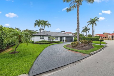 House in Boca Raton, Florida 3 bedrooms, 196.86 sq.m. № 1226799 - photo 1