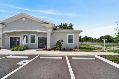 Immobilier commercial à louer à Seffner, Floride № 2157321 - photo 4