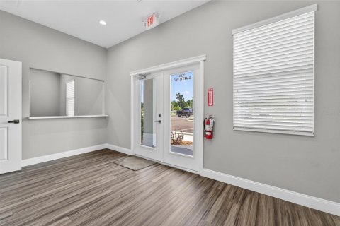 Immobilier commercial à louer à Seffner, Floride № 2157321 - photo 8