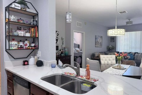 Condo in Orlando, Florida, 3 bedrooms  № 2212437 - photo 15