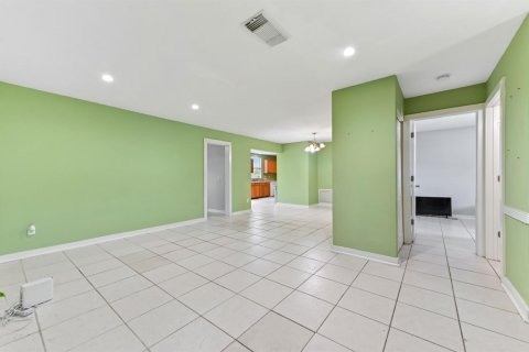 Villa ou maison à vendre à Port St. Lucie, Floride: 3 chambres, 132.01 m2 № 2181329 - photo 4