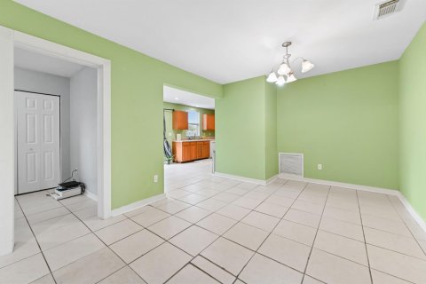 Villa ou maison à vendre à Port St. Lucie, Floride: 3 chambres, 132.01 m2 № 2181329 - photo 5