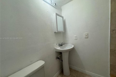 Condo in Miami Beach, Florida, 2 bedrooms  № 1923330 - photo 12