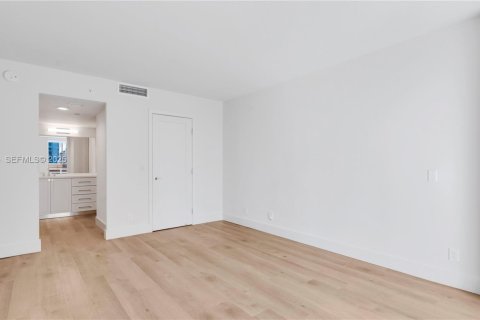 Apartamento en alquiler en Miami, Florida, 1 dormitorio, 96.25 m2 № 1993963 - foto 22