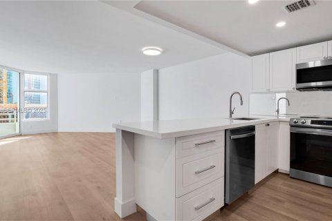 Apartamento en alquiler en Miami, Florida, 1 dormitorio, 96.25 m2 № 1993963 - foto 7