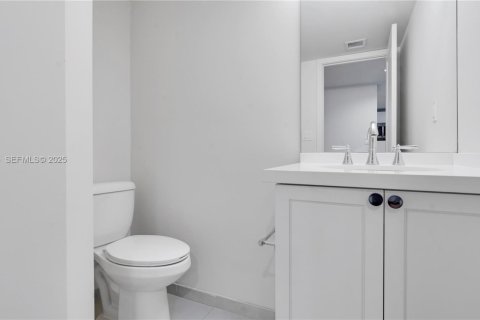 Apartamento en alquiler en Miami, Florida, 1 dormitorio, 96.25 m2 № 1993963 - foto 20