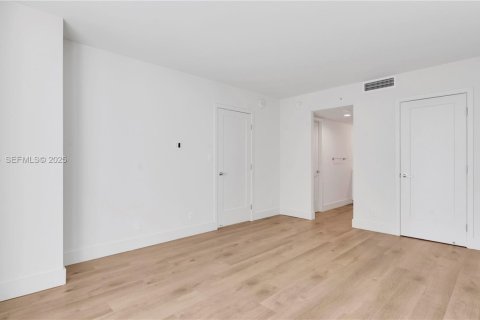 Apartamento en alquiler en Miami, Florida, 1 dormitorio, 96.25 m2 № 1993963 - foto 23