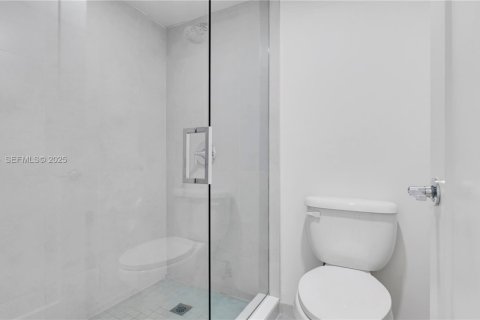 Apartamento en alquiler en Miami, Florida, 1 dormitorio, 96.25 m2 № 1993963 - foto 28
