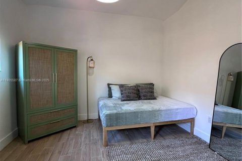 House in Miami, Florida 36.23 sq.m. № 1956816 - photo 3