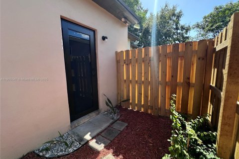 House in Miami, Florida 36.23 sq.m. № 1956816 - photo 17