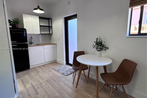 House in Miami, Florida 36.23 sq.m. № 1956816 - photo 4