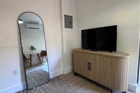 House in Miami, Florida 36.23 sq.m. № 1956816 - photo 15