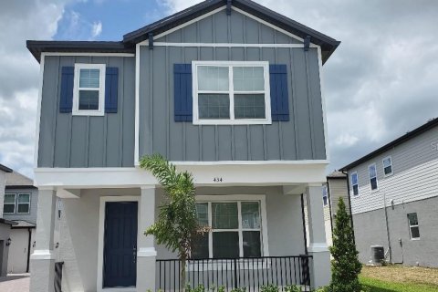 House in New Smyrna Beach, Florida 4 bedrooms, 195.19 sq.m. № 1912073 - photo 1