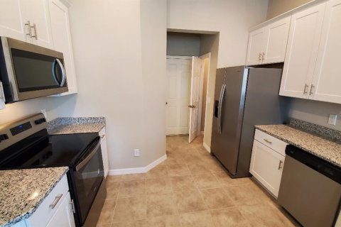 House in New Smyrna Beach, Florida 4 bedrooms, 195.19 sq.m. № 1912073 - photo 3