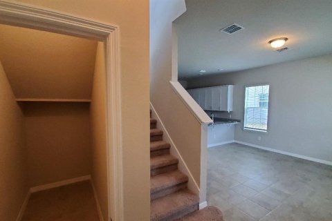 House in New Smyrna Beach, Florida 4 bedrooms, 195.19 sq.m. № 1912073 - photo 6
