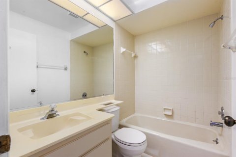 House in Bradenton, Florida 2 bedrooms, 114.83 sq.m. № 2204430 - photo 18